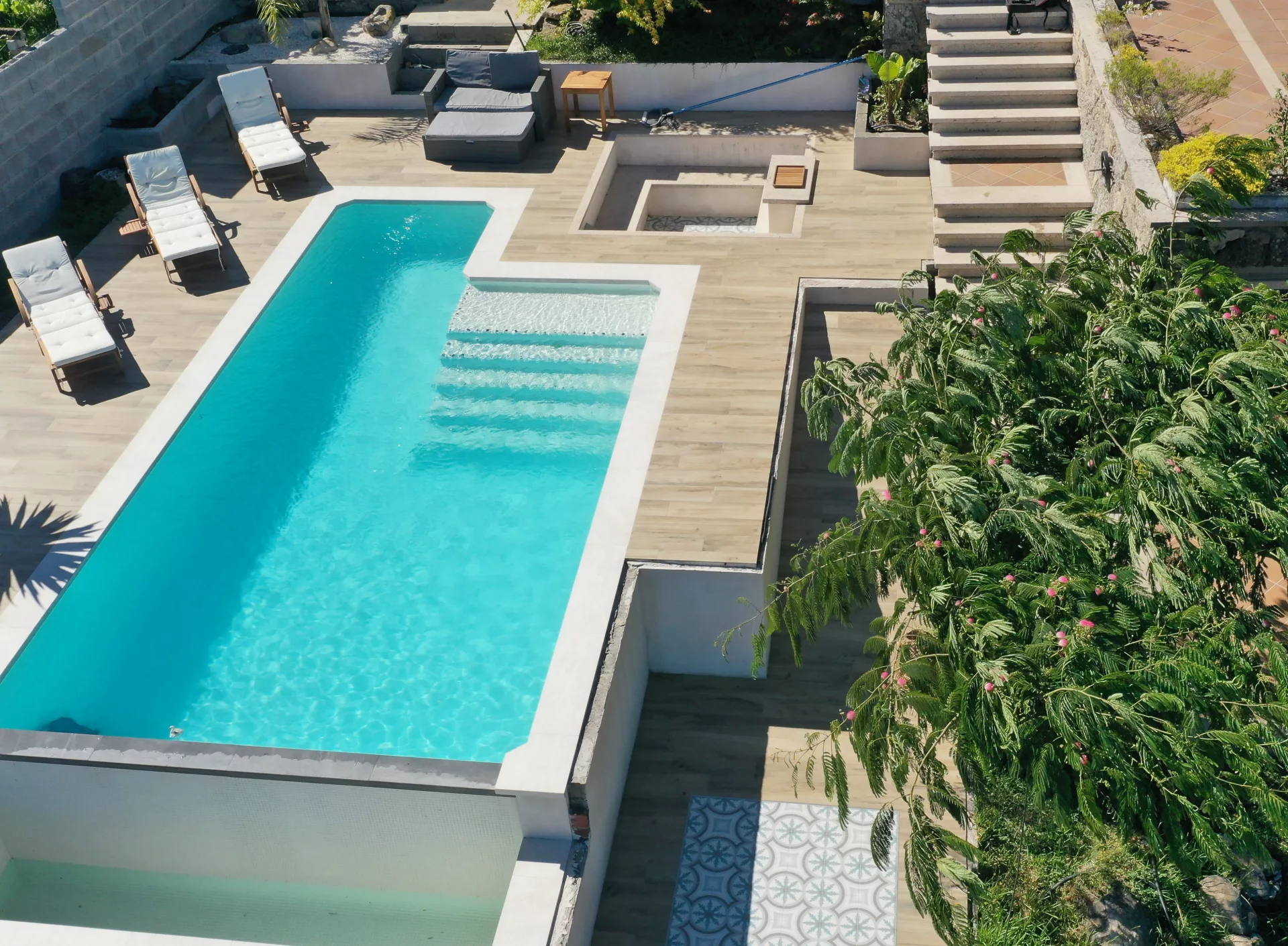 Piscina desbordante en Sanxenxo