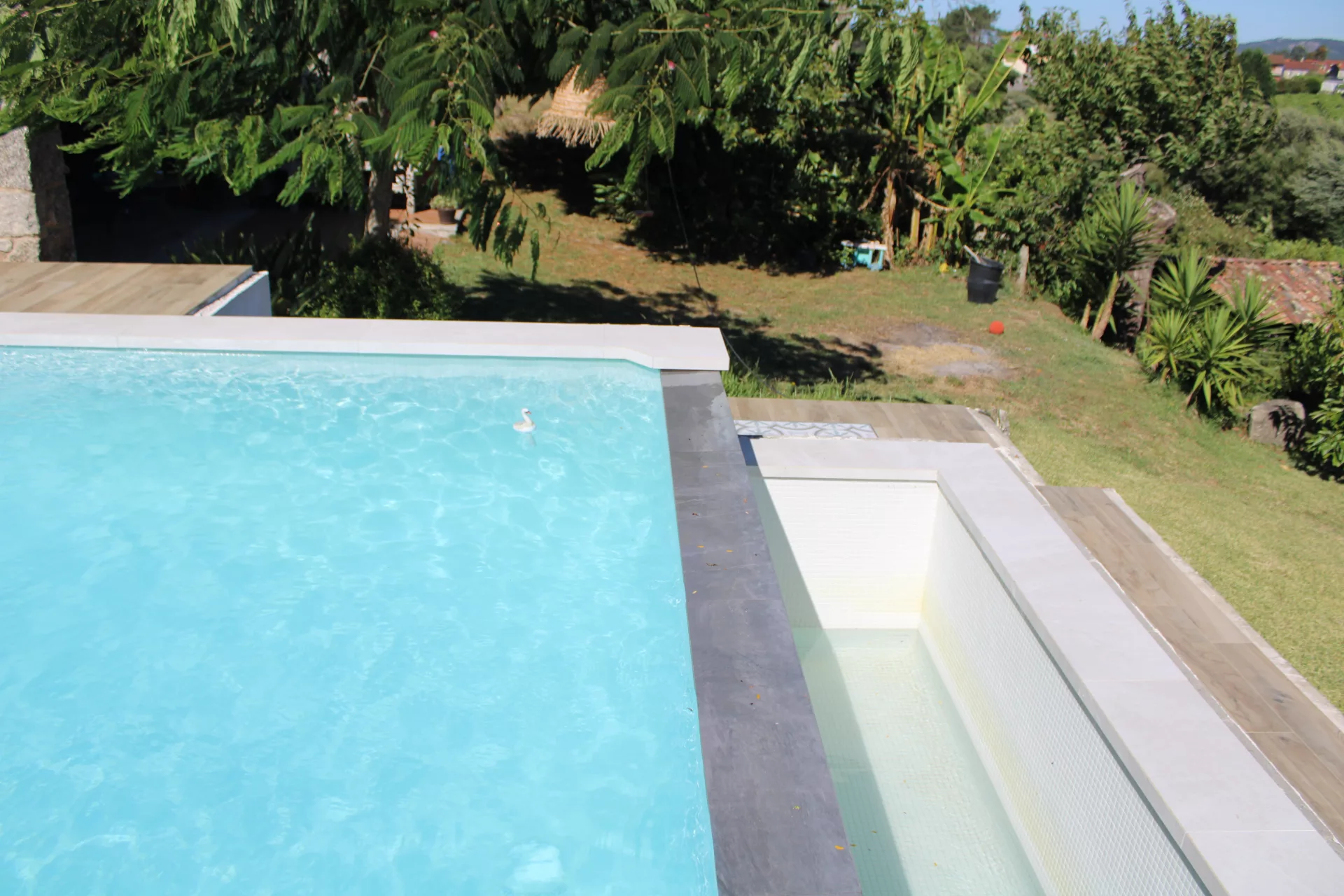 Piscina desbordante en Sanxenxo