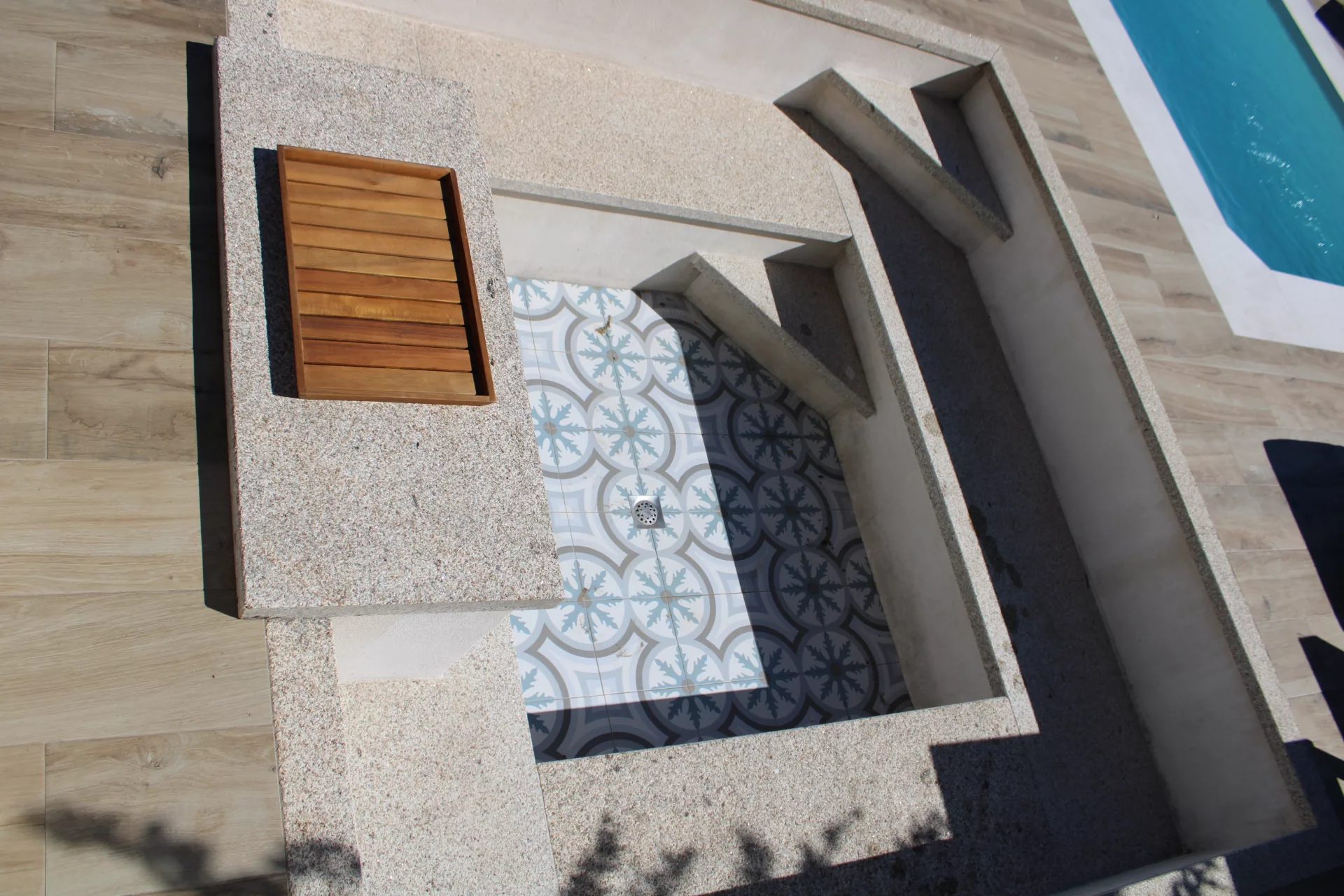 Piscina desbordante en Sanxenxo