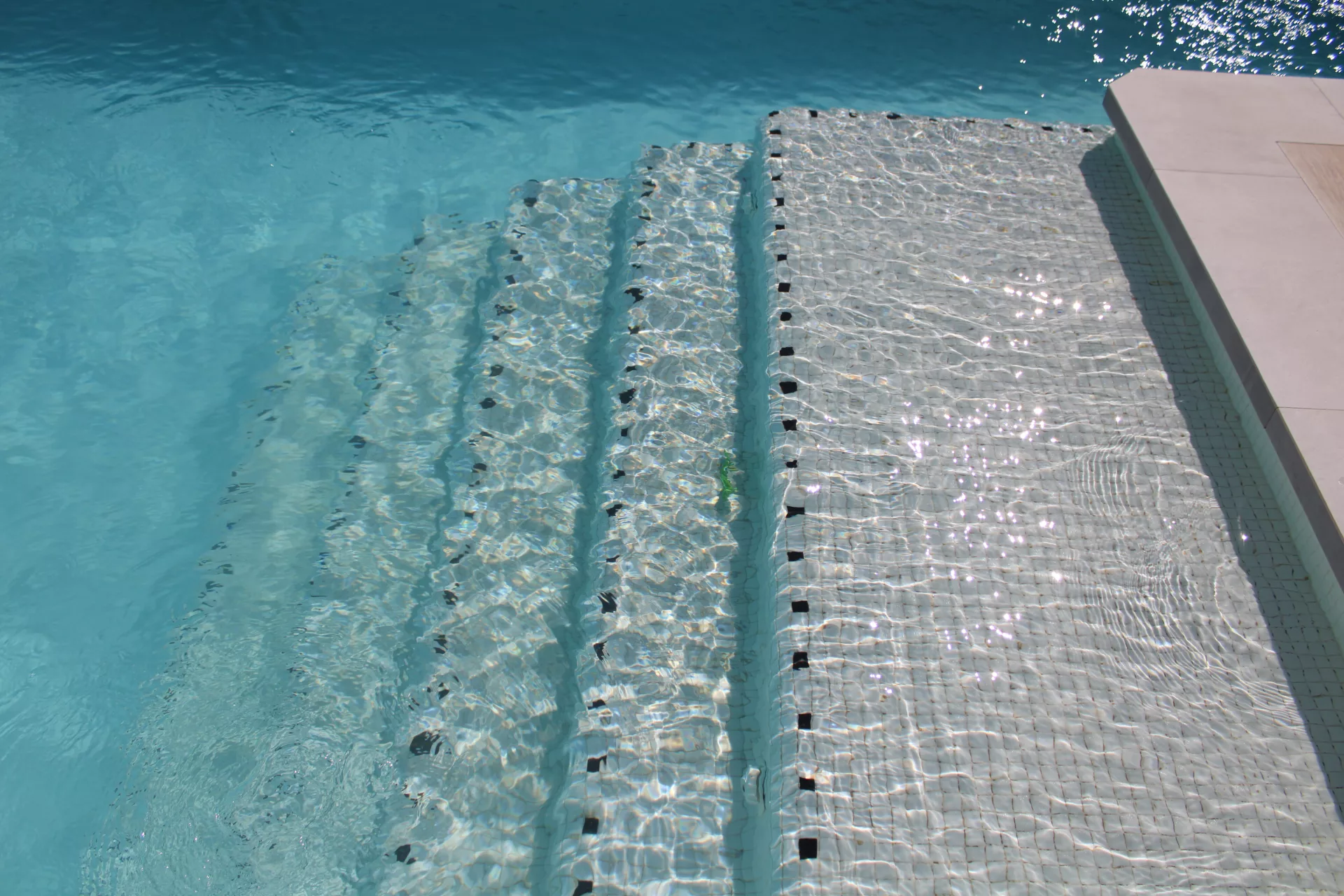 Piscina desbordante en Sanxenxo