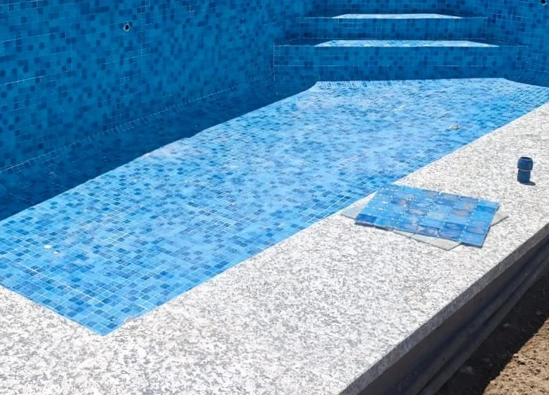 Piscina en Baión