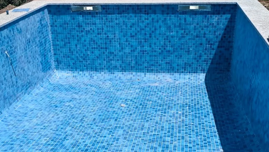 Piscina en Baión