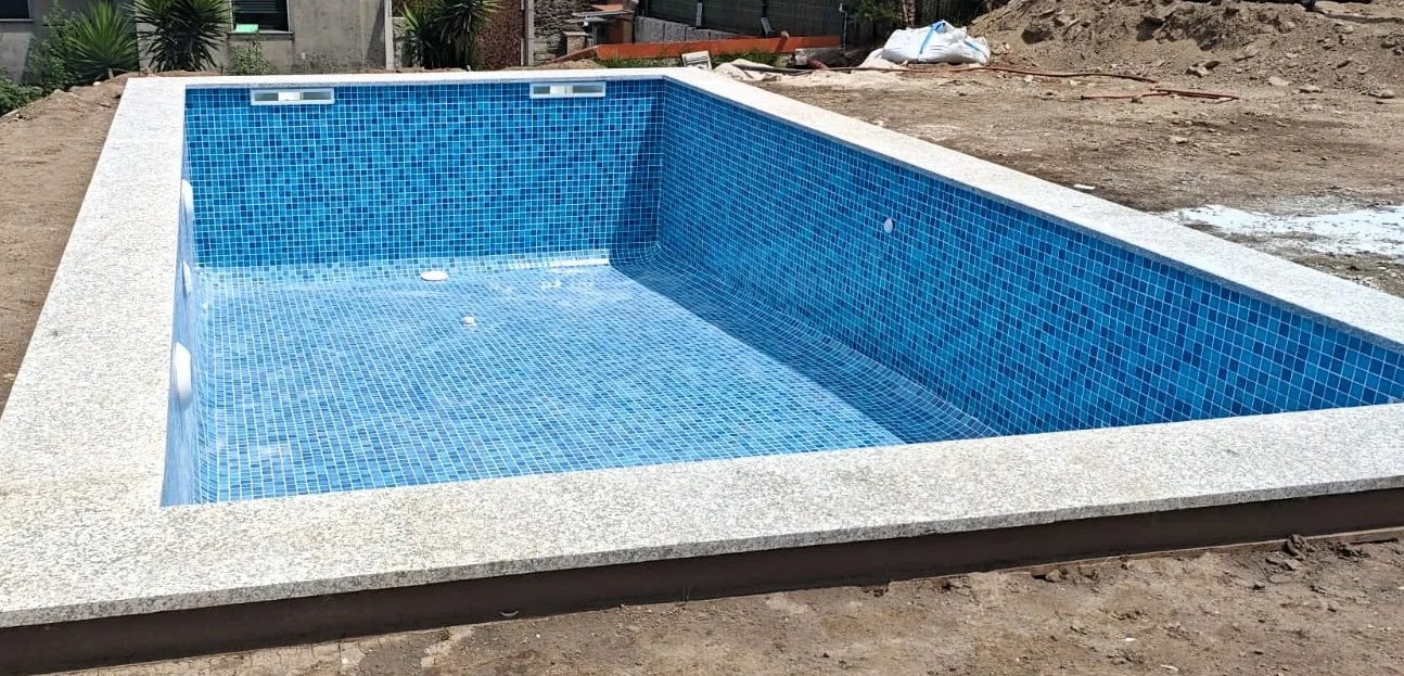 Piscina en Baión