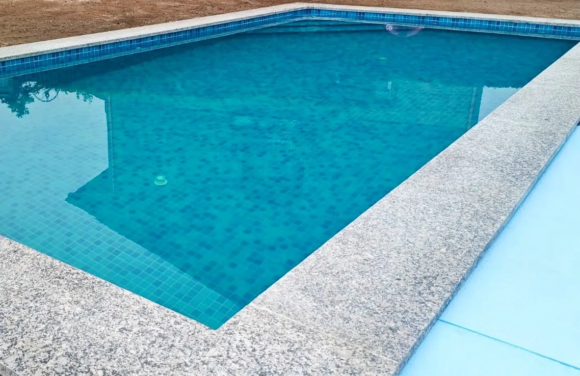 Piscina en Baión