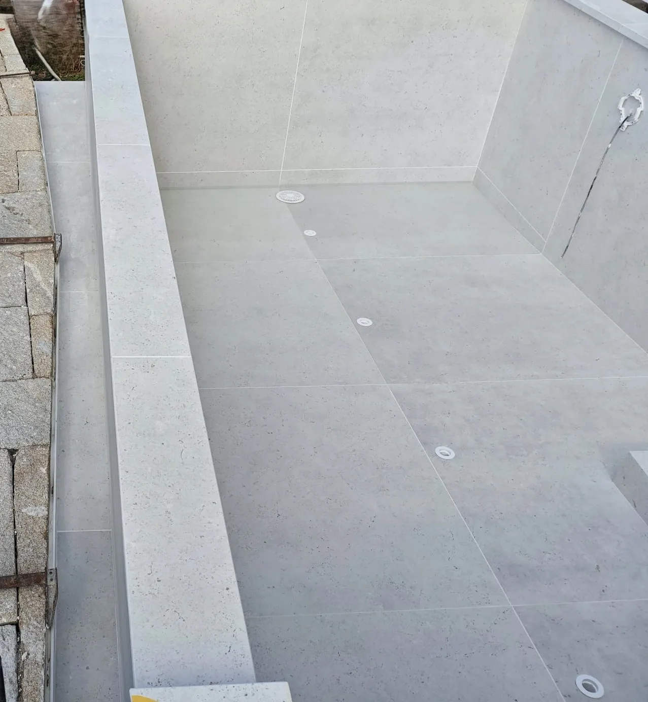 Piscina desbordante en Bueu