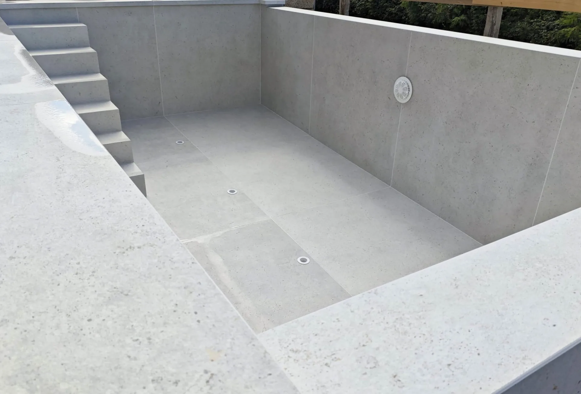 Piscina desbordante en Bueu